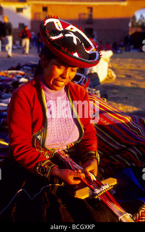 Native Quechua woman weavingin in the traditional costume in Chinchero market Urubamba Valley Perú Stock Photo