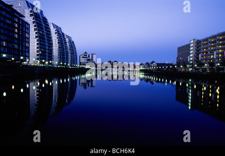 Reflections of NV apartments, Salford Quays, Manchester, England, UK Stock Photo