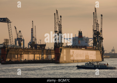 Germany, State of Hamburg, Hamburg, harbour and shipyard on Elbe River Stock Photo