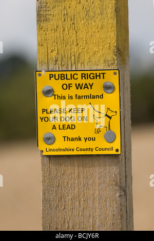 Please Keep Your Dog On A Lead Sign On A Public Footpath Stock Photo