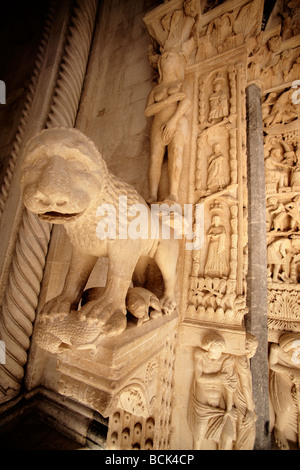 Radovan's Sculptures on the portal of Trogir Cathedral, Croatia Stock Photo