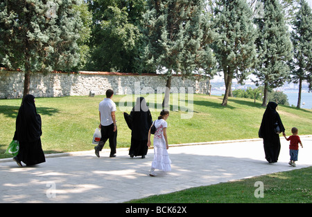 Images of Istanbul - Women wearing the burka Stock Photo