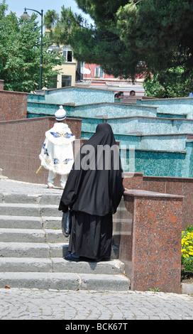 Images of Istanbul - Women wearing the burka Stock Photo