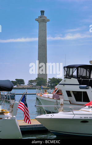 Perry's Victory and International Peace Memorial towers over the marina at Put in Bay Stock Photo