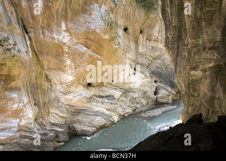 Potholes in the solid cliff face and stream flowing through marble canyons, Swallow Grotto (Yanzikou), Taroko National Park, Hualien, Taiwan Stock Photo