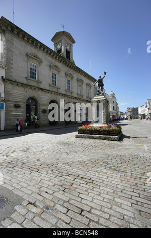 City of Truro, England. Boscawen and Prince’s Street with the war memorial and the Christopher Eales designed Truro City Hall. Stock Photo