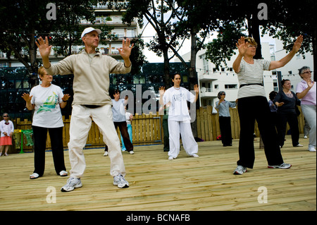 Paris France, Public Events, Group Senior Adults Practicing Tai Chi at 'Paris Plages' Summer Street Festival, paris beach seine, adult extracurricular Stock Photo