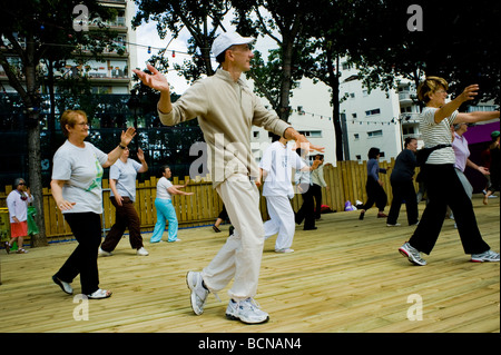 Paris, France, Senior Adults Practicing "Chinese Exercise" "Tai Chi Chuan" at "Paris Plages" Public Event "Summer Festival" Authentic French lifestyle Stock Photo