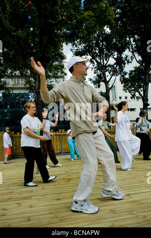 Paris, France, Group senior people activities, Adults Practicing 'Chinese Exercise' 'Tai Chi' at 'Paris Plages' adult extracurricular activities Stock Photo