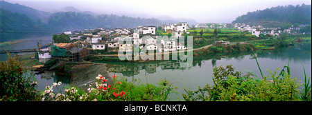 River embracing Wangkou Village in spring, Jiangwan Town, Wuyuan County, Jiangxi Province, China Stock Photo