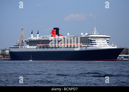 Queen Mary 2 Oceanliner berthed in Brooklyn, NY. Stock Photo