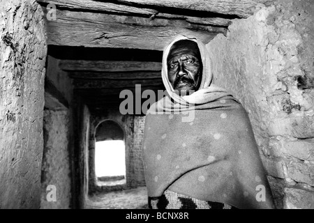 sudan nubia Elderly keeper in the archaeological site to Old Dongola Stock Photo