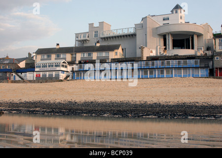 Tate St Ives from Porthmeor Beach in St Ives, Cornwall Stock Photo