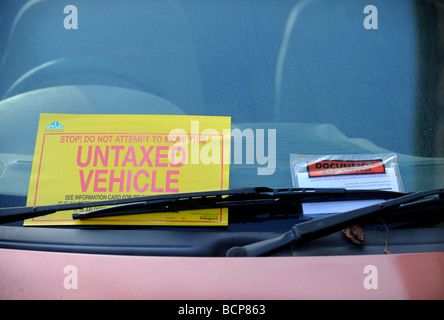 THE PENALTY NOTICE ON A CAR CLAMPED BY THE DVLA FOR BEING UNTAXED UK Stock Photo