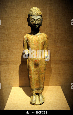 Exquisite gold gilded statue of Buddha from North Qi period, Capital Museum, Beijing, China Stock Photo