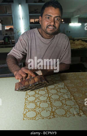 Man block printing cotton sheet Jaipur Rajasthan India Stock Photo