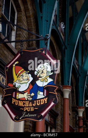 Punch & Judy Pub in Covent Garden Stock Photo