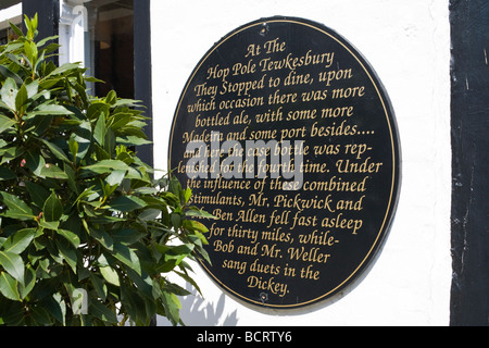 Sign on the Royal Hop Pole, Church Street, Tewkesbury - quoting from Charles Dickens "Pickwick Papers" Stock Photo