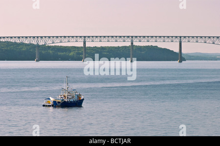 Kingston-Rhinecliff Bridge Spanning the Hudson River in Upstate New York Stock Photo