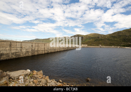 Mullardoch dam, part of the Affric-Beauly hydro-electric power scheme, Scotland. Stock Photo