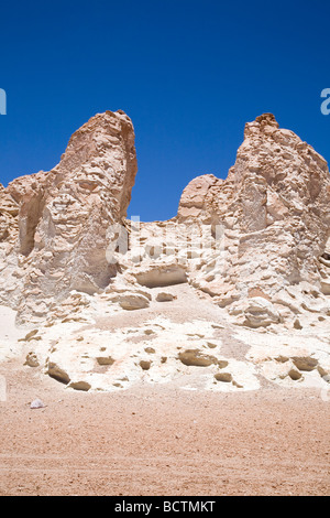 The stunning colors of the Reserva Nacional los Flamencos (The Flamingos National Park), Salar Tara, Atacama Desert, Chile Stock Photo