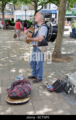 Street busker, The Broadway, Wimbledon, London Borough of Merton, Greater London, England, United Kingdom Stock Photo