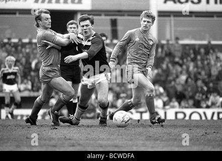 Aston Villa v Chelsea at Villa Park 26 4 1986 Nigel Spackman Simon Stainrod Micky Hazzard Stock Photo