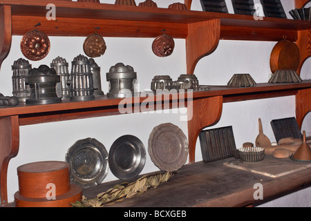 Eighteenth century kitchenwares in a house in Colonial Williamsburg ...