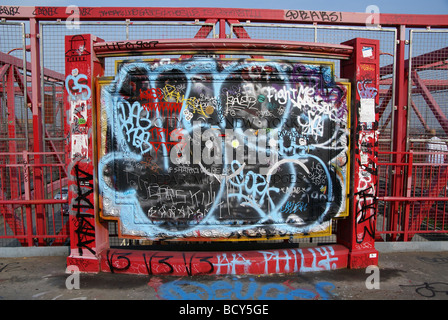 Graffiti on the entrance to the Williamsburg bridge in New York City Stock Photo