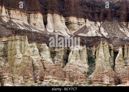 SEDIMENTARY ROCK FORMATIONS along the banks of the wild and scenic OWYHEE RIVER EASTERN OREGON Stock Photo