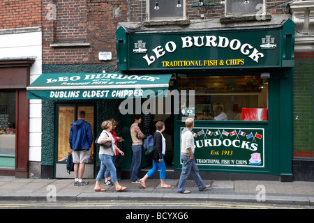 people queue outside leo burdocks fish and chip shop dublins oldest chipper dublin republic of ireland Stock Photo