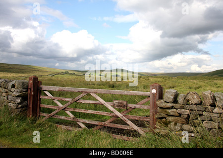 No Public Access sign on wooden 5 bar gate, on moors above Appletreewick, North Yorkshire Stock Photo