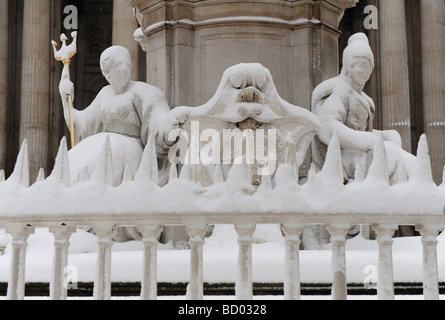 Snow on statues, St Paul's Cathedral, London. Stock Photo
