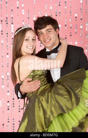 young teen teenage couple holding hands boyfriend girlfrie