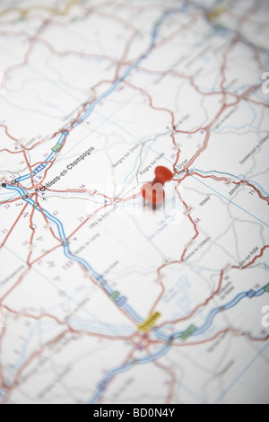 red map pin in road map pointing to city of Perth Stock Photo - Alamy