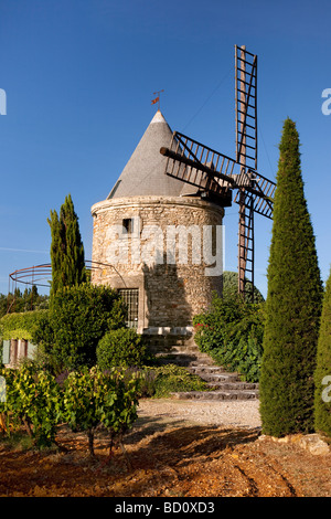 Windmill home near Gordes, Provence France Stock Photo