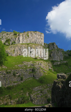 The towering limestone cliffs in Cheddar Gorge, Somerset, England, UK Stock Photo