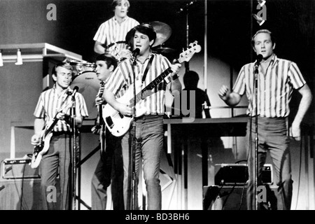 BEACH BOYS  - US pop group in 1965 from l: Al Jardine, Carl Wilson, Dennis Wilson,  brian Wilson and Mike Love Stock Photo