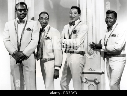 SMOKEY ROBINSON AND THE MIRACLES  - US vocal group with Robinson second from right Stock Photo