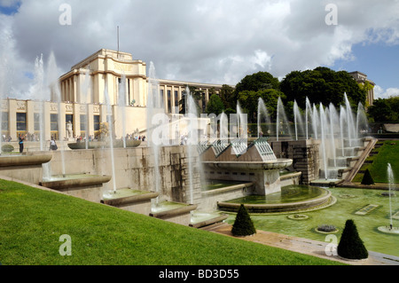 Palais de Chaillot (Théatre National de Chaillot) and Jardin du Trocadéro, Paris, France. Stock Photo