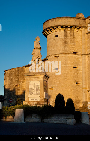 World Wars I and II memorial in front of Castle (Le Chateau Gordes) in Gordes, Provence France Stock Photo