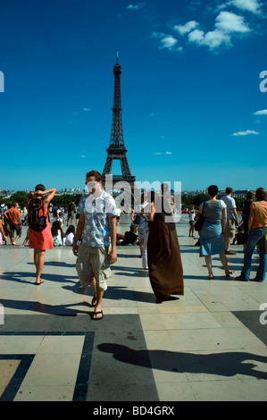 Paris France, 'French Monuments' Diverse Crowd People, Tourists Walking, Summer, Visiting the 'Eiffel Tower' from Trocadero Stock Photo