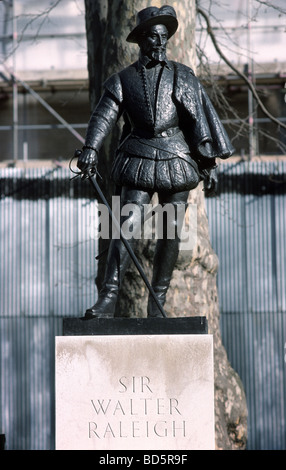 Statue of Sir Walter Raleigh in London Stock Photo