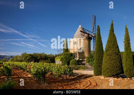 Windmill home near Gordes, Provence, France Stock Photo