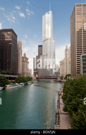 Chicago, Illinois. Trump Tower on the Chicago River, Michigan Avenue Bridge in Foreground. Stock Photo