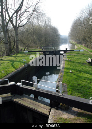 Hamstead Lock on the Kennet and Avon Canal between Kintbury and Newbury, Berkshire Stock Photo