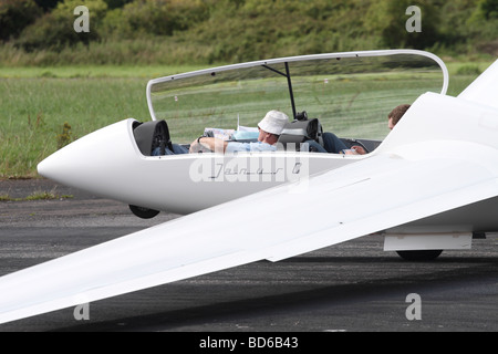 Glider pilots wait to launch in a Schempp Hirth Janus C  two seat trainer soaring sailplane Stock Photo