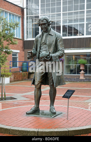 Statue of potter Josiah Wedgwood outside the visitor centre at the Wedgwood factory Barlaston, Stoke-on-Trent, Staffs Stock Photo