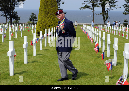 Veteran Bill Ryan at the Normandy American Cemetery and Memorial in Colleville-sur-Mer (14) on 2009/06/05 Stock Photo