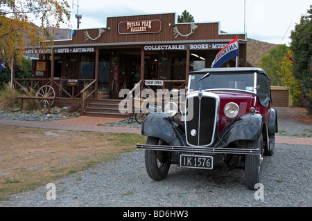Morris Eight series 1 parked outside an antique shop in Omarama New Zealand Stock Photo